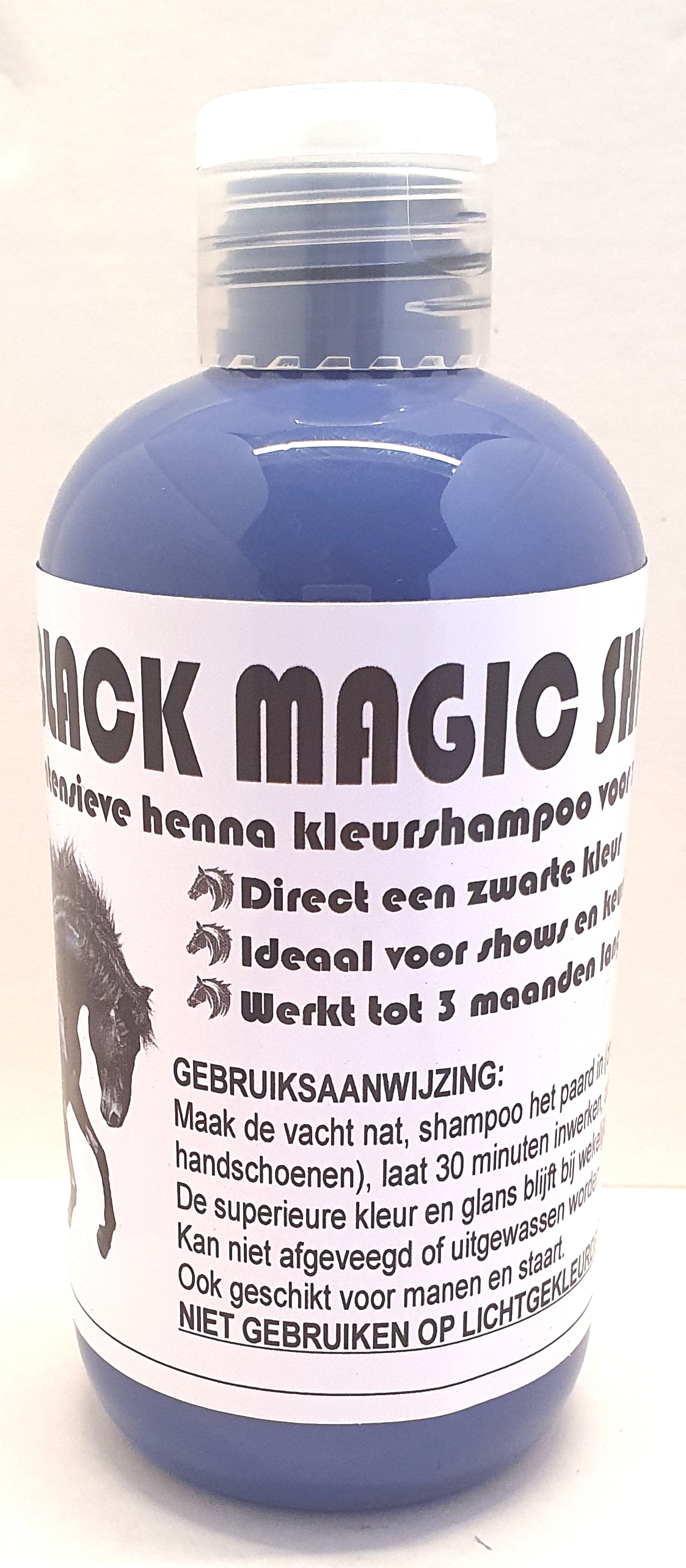 Black Magic Champú 250ml.  Inmediatamente un pellejo negro.
