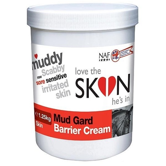 NAF Mud Gard Crema 1.25 kg. Proteja su piel del caballo cuando se expone a la humedad y el barro.