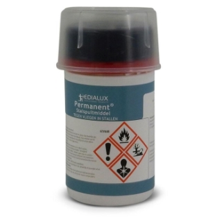 Permanent Stable Spray.   A concentrated solution against flies in livestock housing.